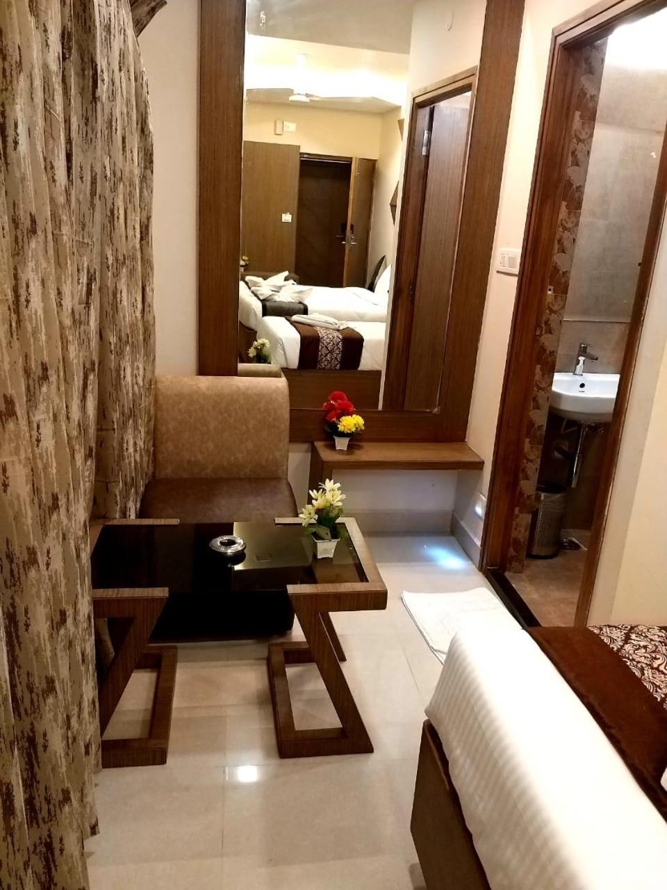Grand Elegant Hotel Chennai Exterior foto