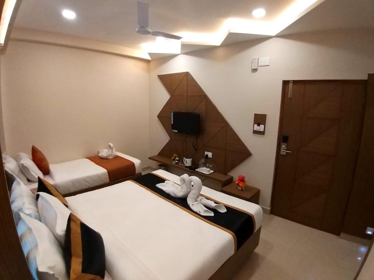Grand Elegant Hotel Chennai Exterior foto