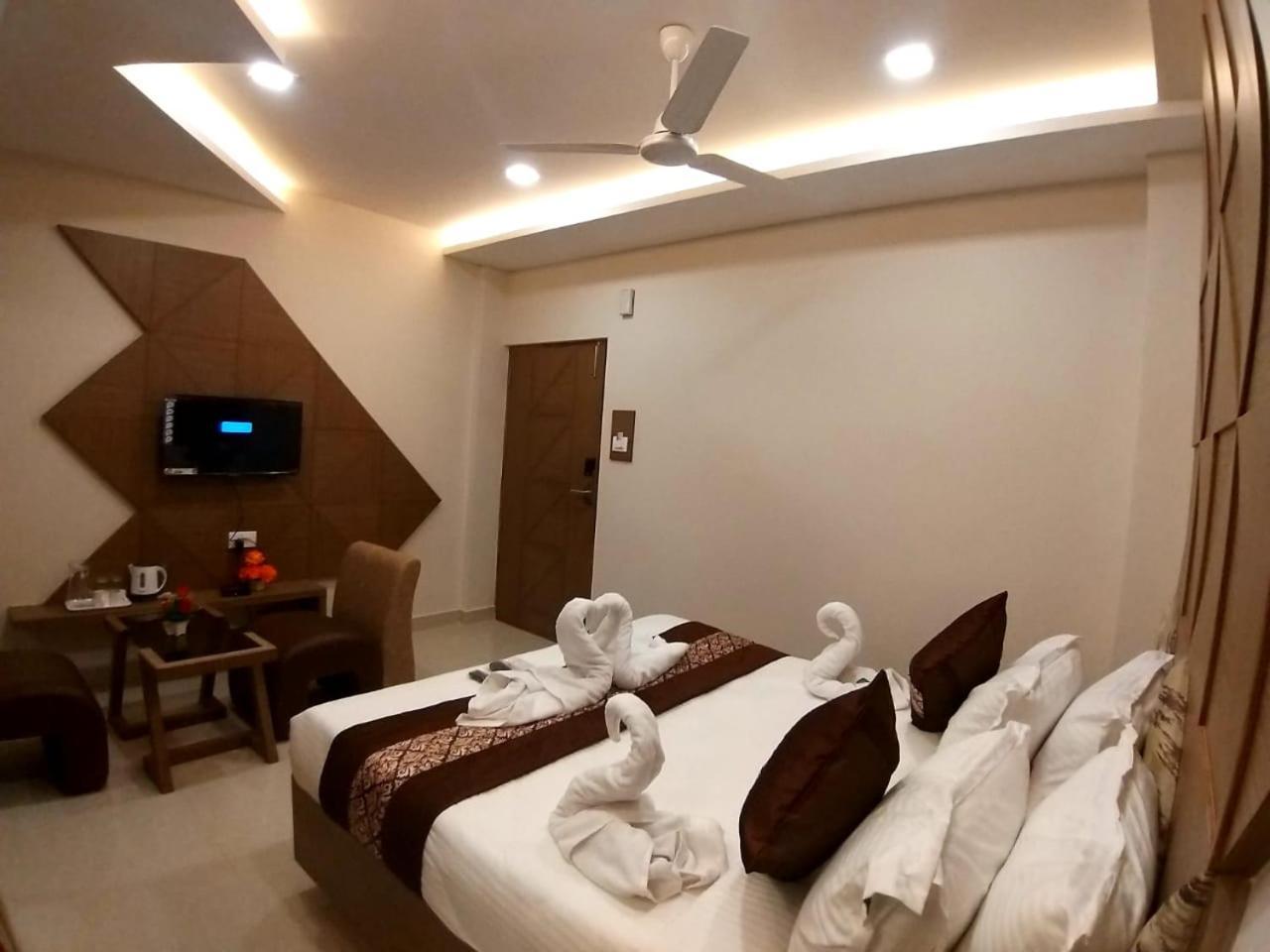 Grand Elegant Hotel Chennai Exterior foto