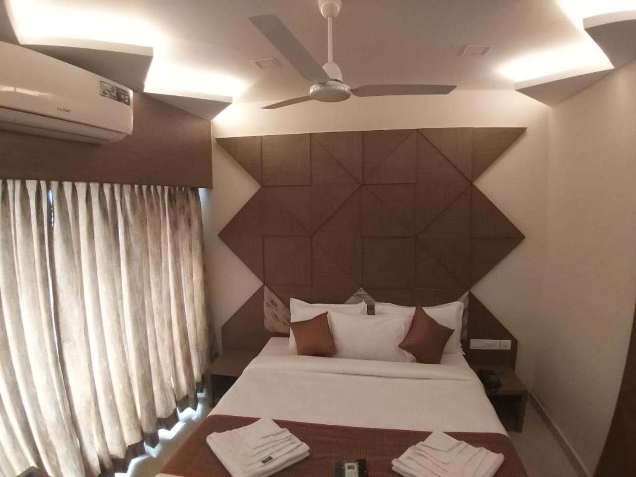 Grand Elegant Hotel Chennai Exterior foto